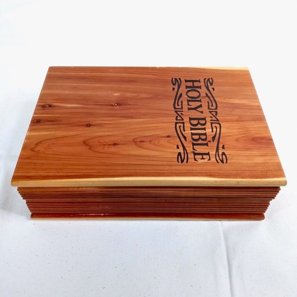Vintage Holy Bible Remembrance Edition KJV in Cedar Wood Storage Box - Picture 13 of 13